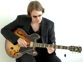Play blues guitar like Joe Bonamassa